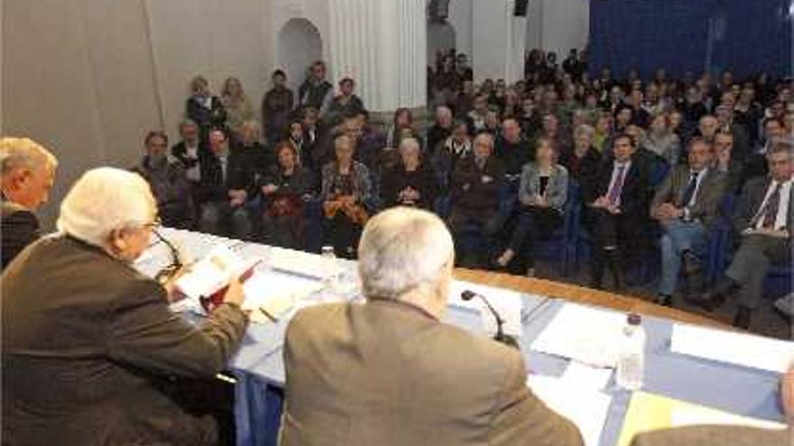 L&#039;Auditori Josep Viader de la Casa de la Cultura es va omplir de gom a gom per la presentació.