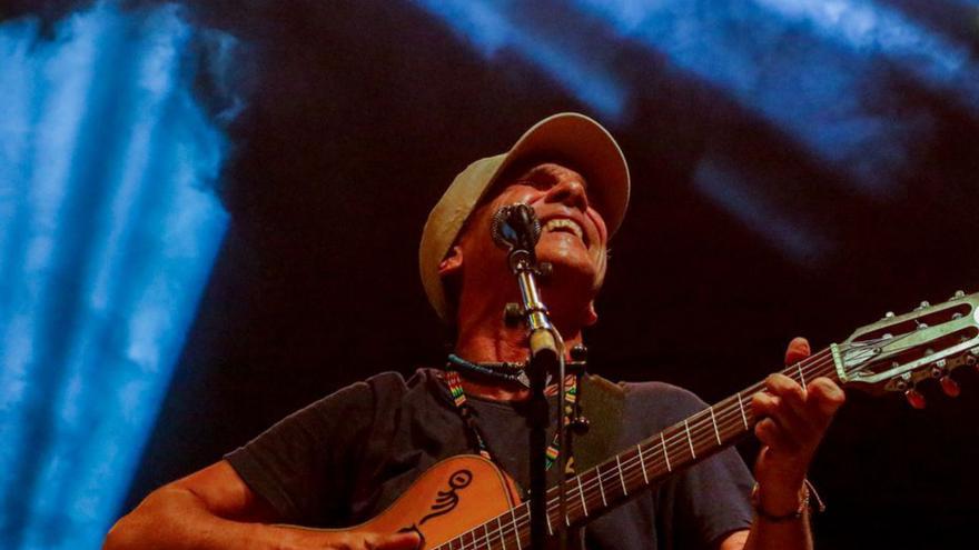 Manu Chao despide las fiestas en formato acústico y con todas las entradas vendidas