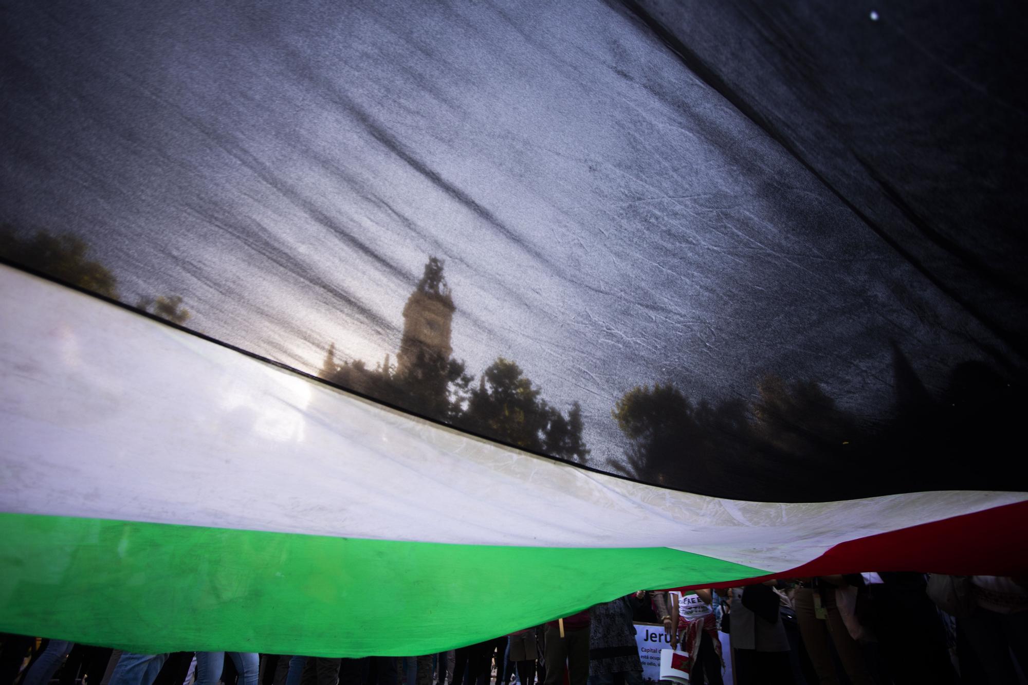 Protesta en València contra los bombardeos israelíes en Gaza y los desahucios en Jerusalén Este