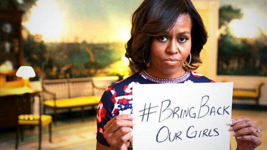Michelle Obama con el mensaje '#BringBackOurGirls'