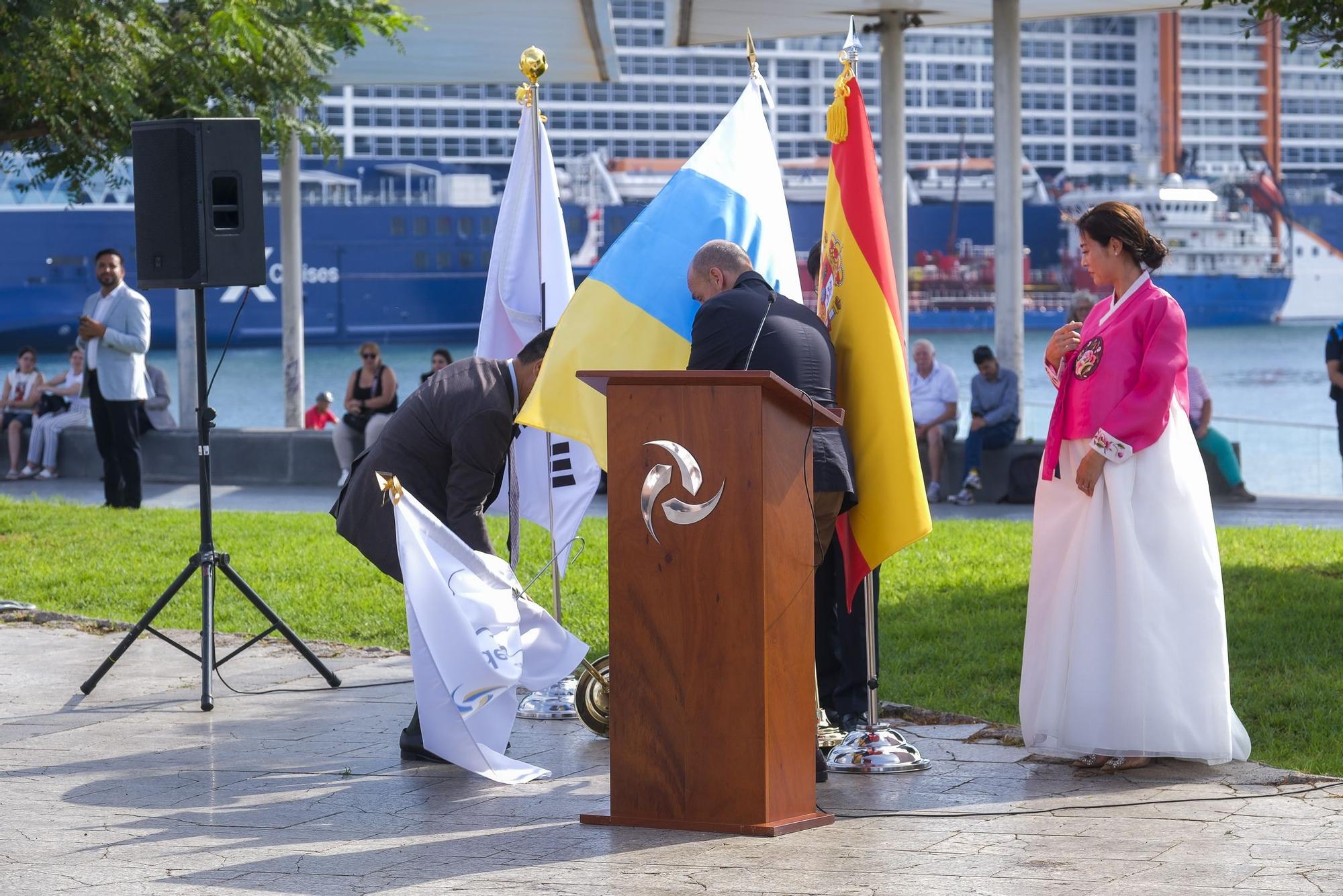 Inauguración del 'Greetingman'