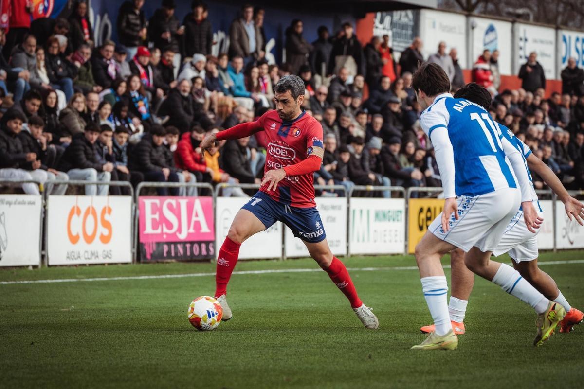 Pedro en una acció d'atac contra l'Espanyol B