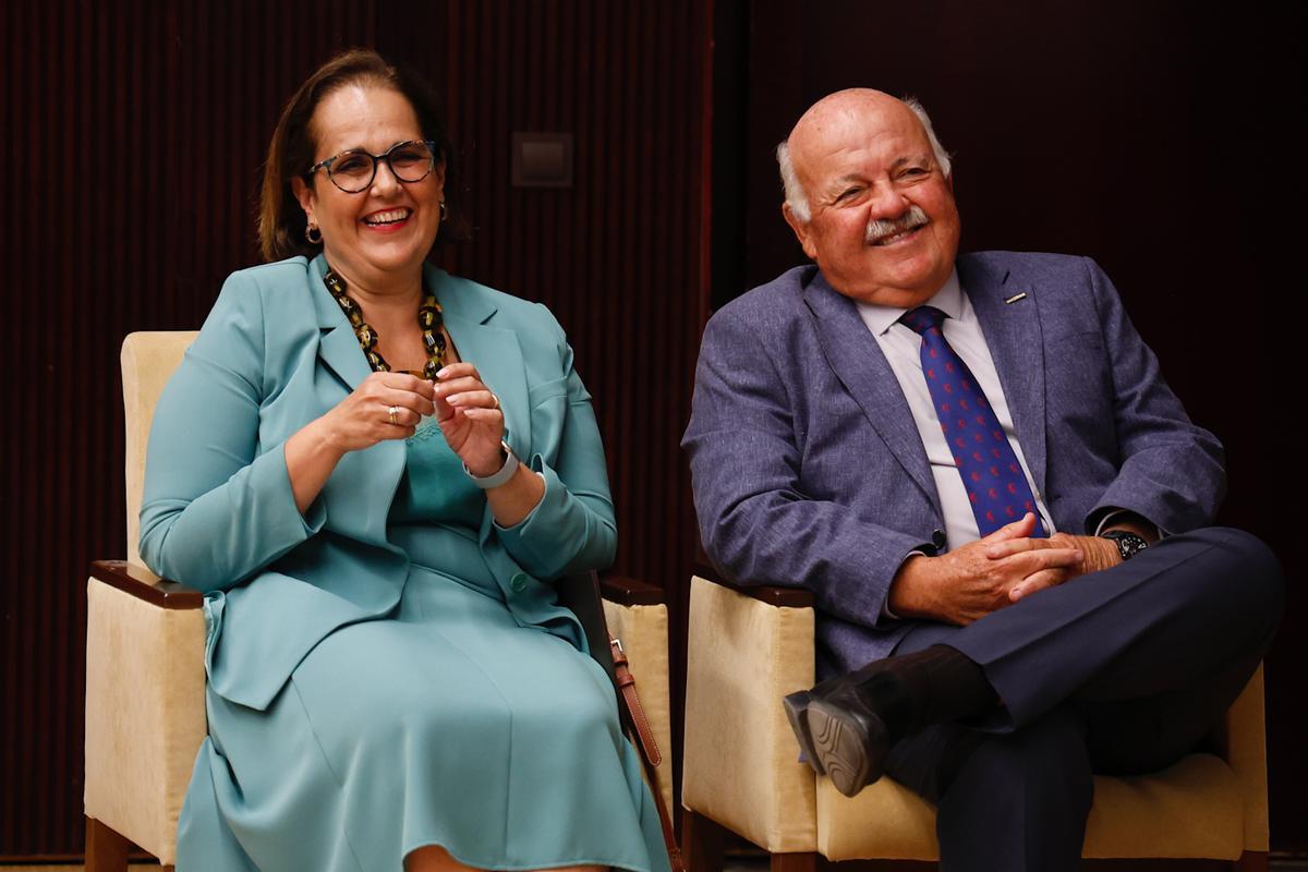 La Asociación Española Contra el Cáncer (AECC) en Córdoba entrega sus segundos premios  María Cañas