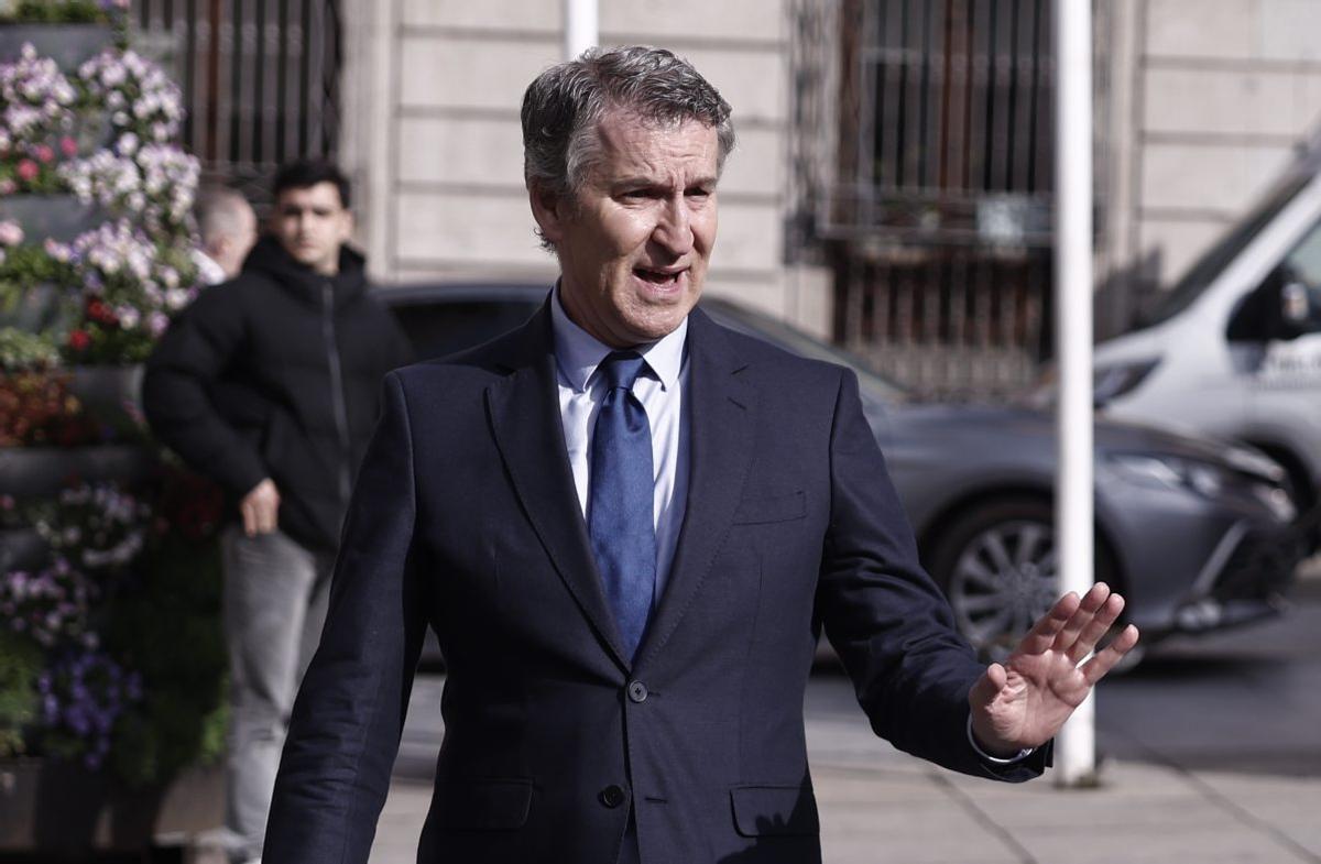 Feijóo s’ennuega amb la guerra