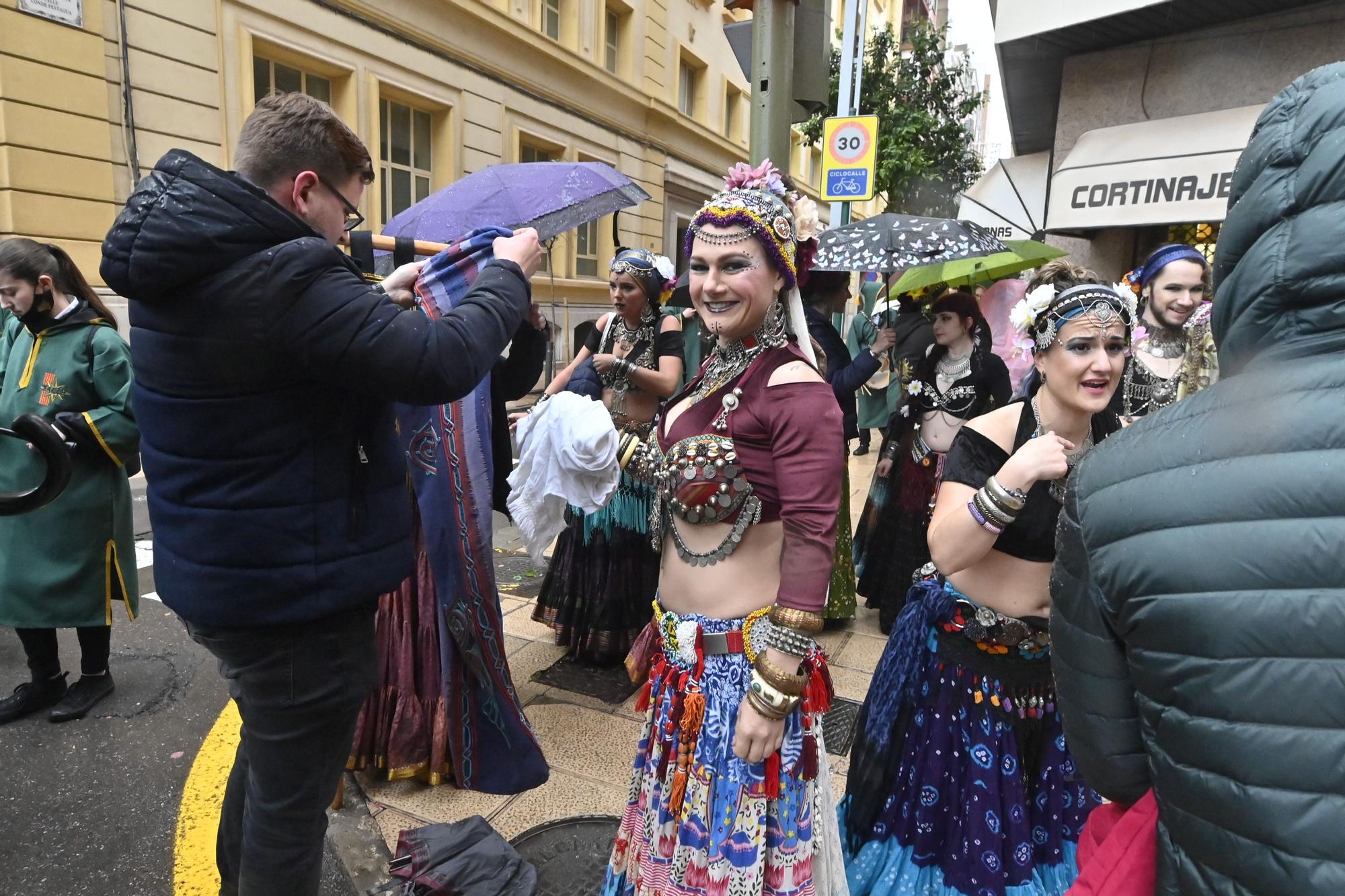 Teatro y música en el desfile de animación de la Magdalena