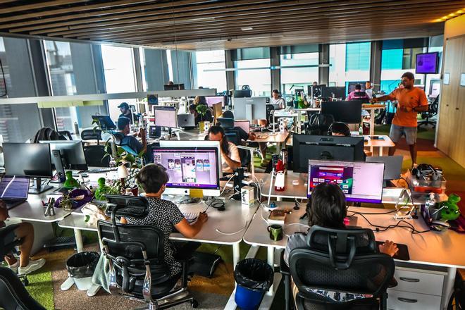 La IA ja sacseja les oficines i destrueix en dos anys gairebé 3.000 llocs de treball a Barcelona