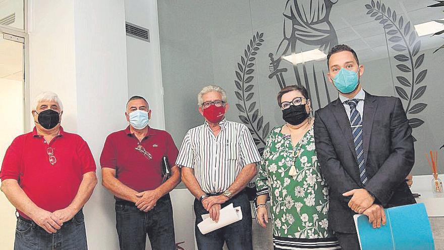 Afectados por iDental y Dentix unen sus fuerzas contra el ‘cártel del coche’