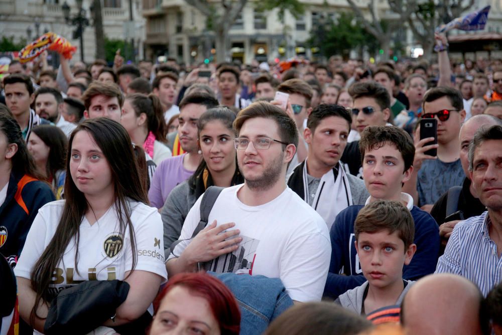 Ambiente en la plaza del Ayuntamiento de València