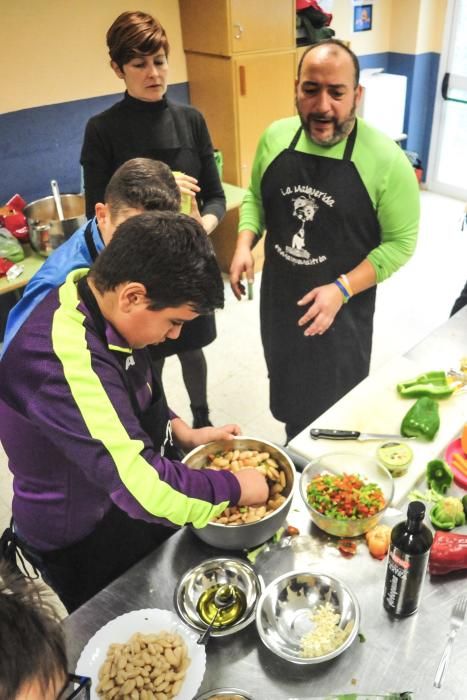 Pequeños chefs de Rubiáns con las manos en la masa