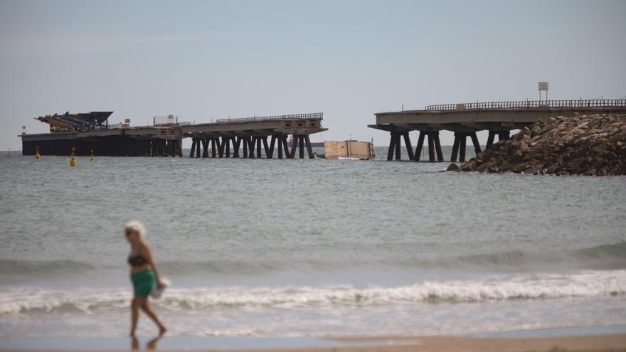 El riesgo de más derrumbes obliga a desmantelar de emergencia el Pantalán del Port de Sagunt