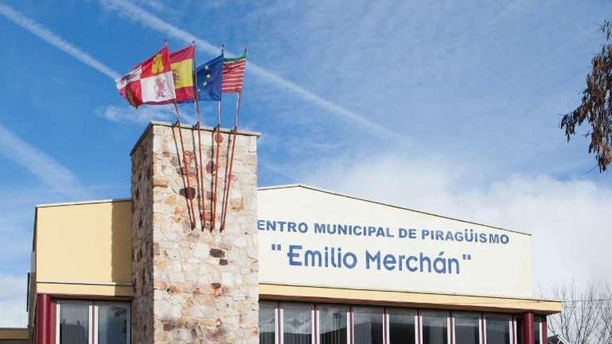 Fachada del Centro Municipal de Piragüismo.