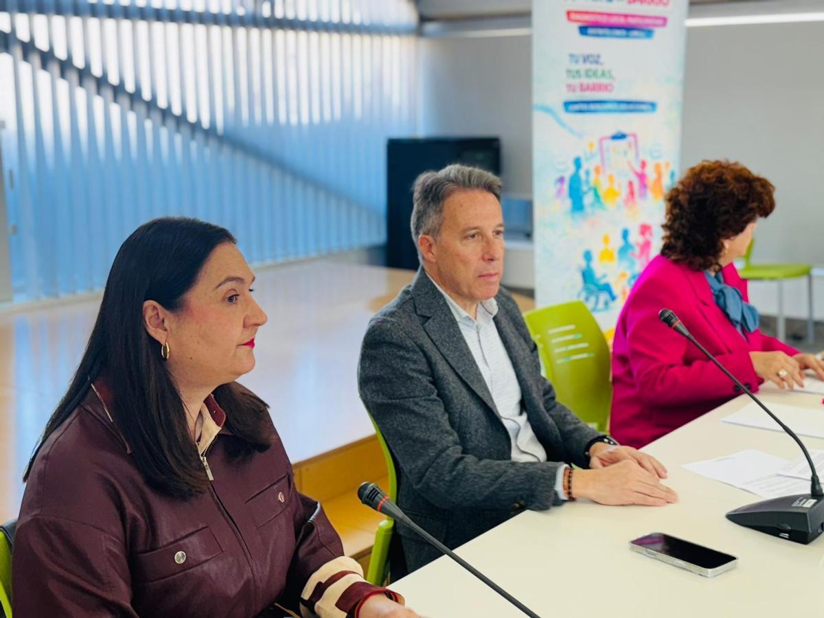 El alcalde de Lorca y la edil de Servicios Sociales durante la presentación.