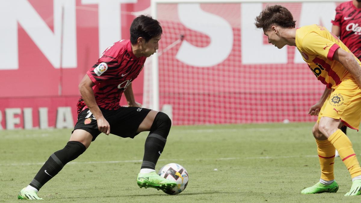 Kang In Lee conduce el balón ante el Girona.