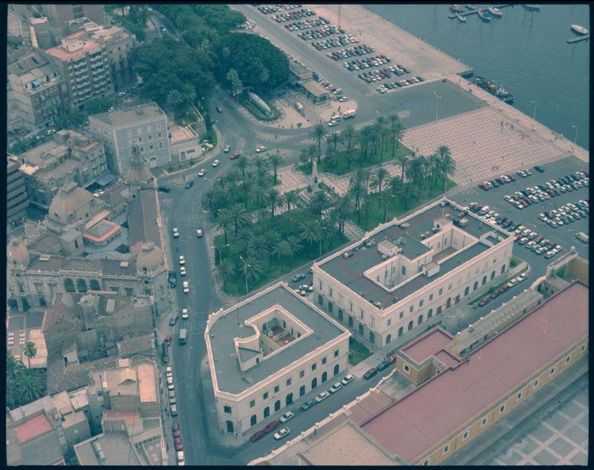 Fotografía aérea del edificio de la APC y sus alrededores tomada en 1995.