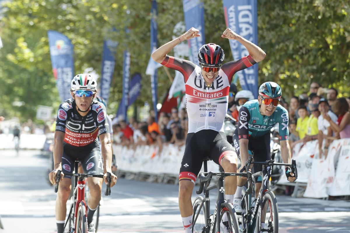 Juan Ayuso gana al sprint la 77 edición del Circuito de Getxo, prueba del calendario internacional de ciclismo profesional