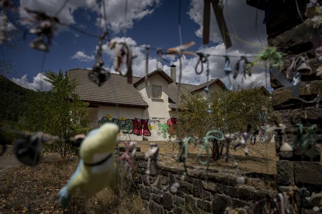 En imágenes I Así está ahora la antigua recepción del camping de Las Nieves en Biescas