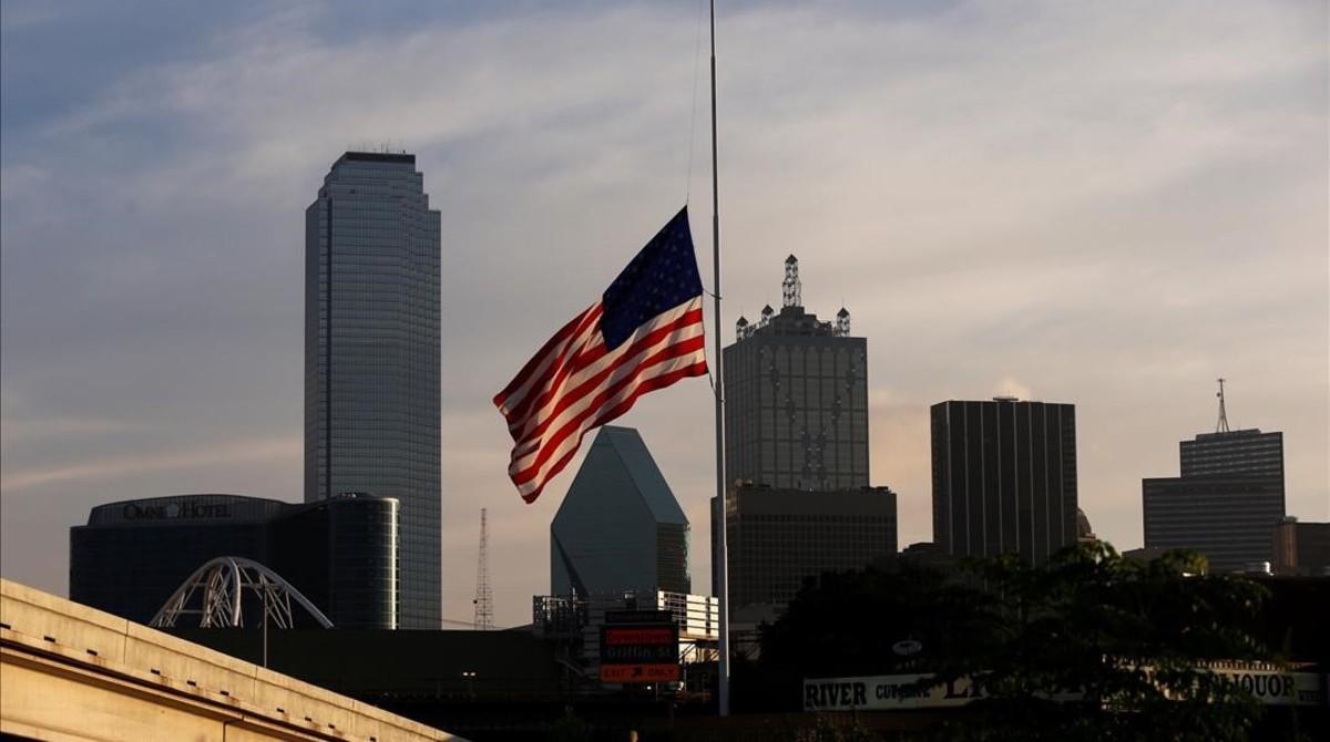 mtlopez34637718 the u s  flag flutters at half mast  two days after a lone g160709203237