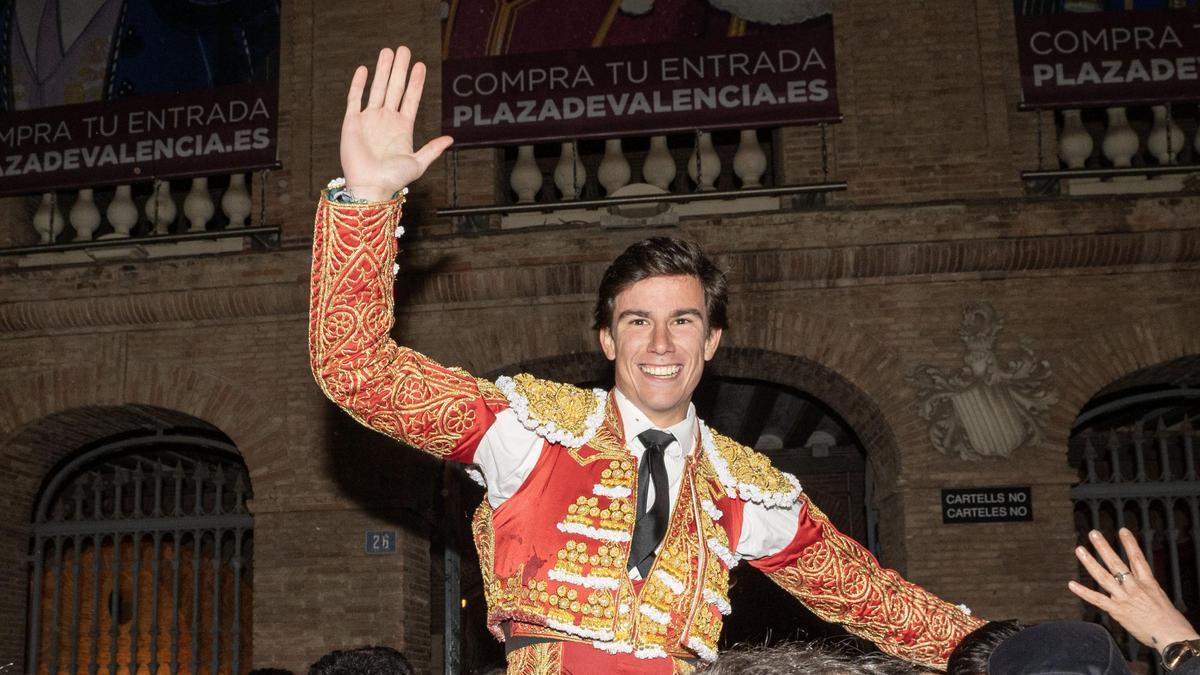 Alejandro Peñaranda sale por la puerta grande de Valencia