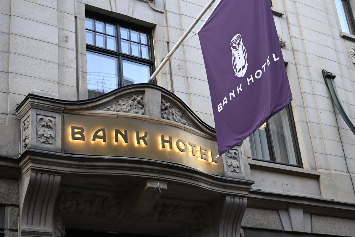 Stockholm (Sweden), 14/10/2024.- Exterior view on the Bank Hotel on Arsenalsgatan street in Stockholm, Sweden, 14 October 2024. French international Kylian Mbappe labelled news reports of alleged rape investigations as "Fake News !!!" in a social media post on 14 October 2024. A Swedish newspaper had claimed that Mbappe was part of investigations by the Swedish police into an alleged rape at the hotel where Mbappe was staying on 10 October evening. (Suecia, Estocolmo) EFE/EPA/Fredrik Sandberg SWEDEN OUT. SWEDEN OUT