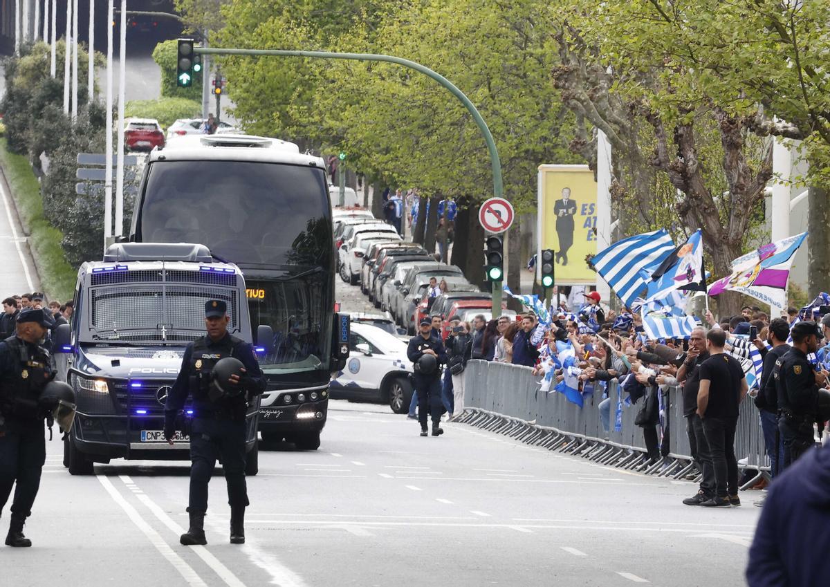 Así recibió el deportivismo al equipo antes del partido ante el Málaga