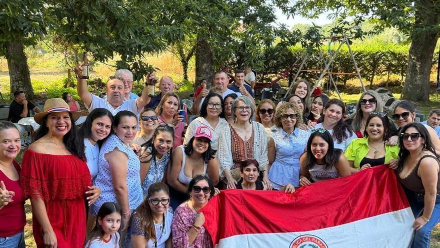 Los paraguayos de Deza celebran la amistad en Lalín
