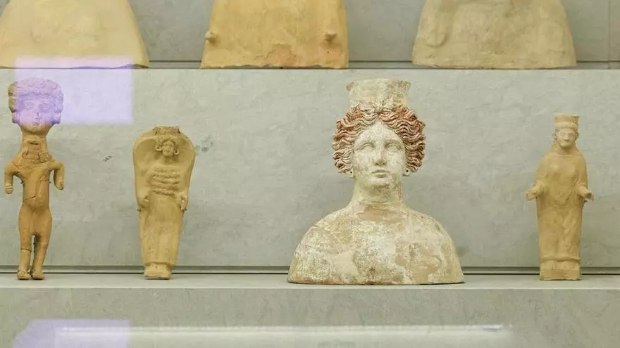 De deesses de l’erotisme a nans rabassuts: els déus desconeguts d'Eivissa