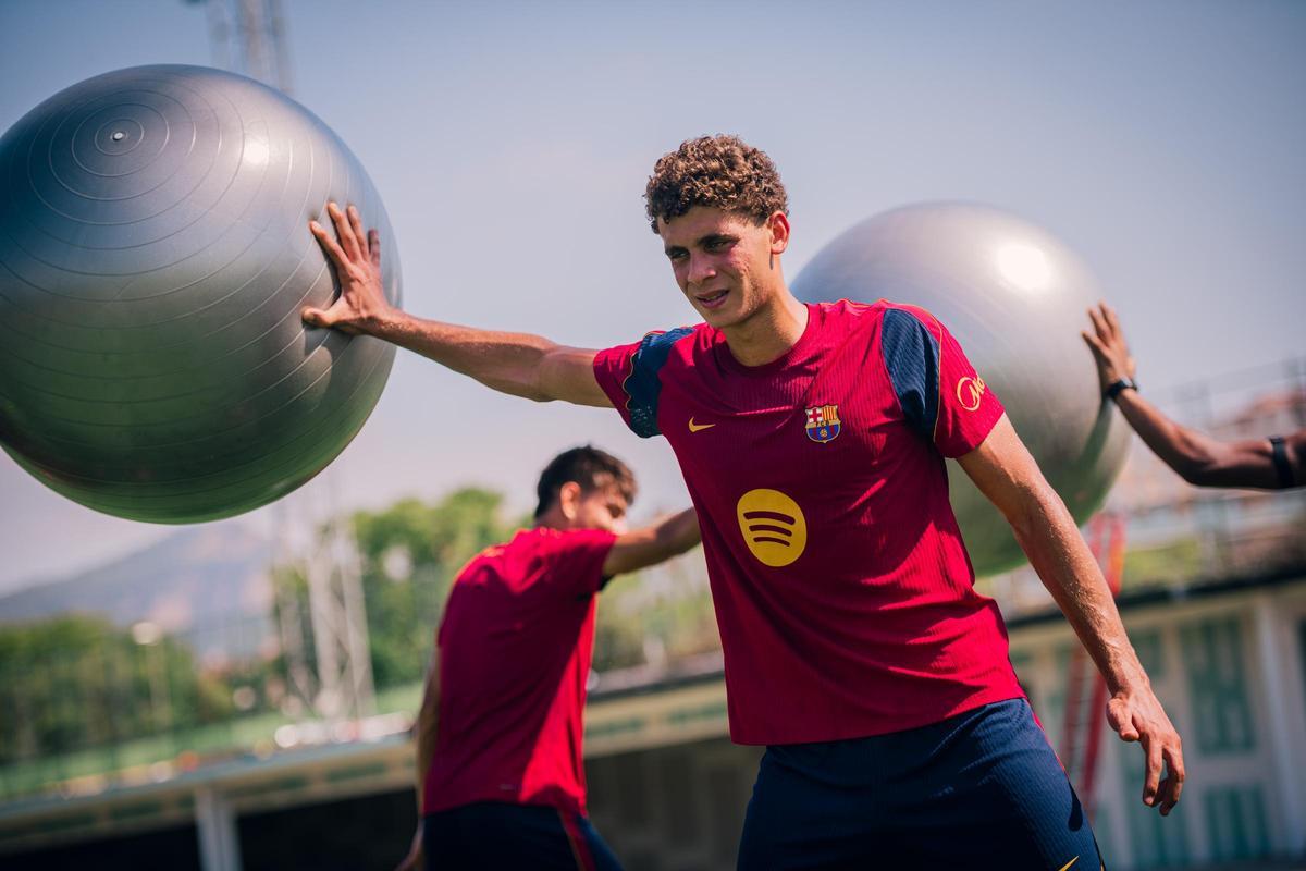Las mejores imágenes del primer entrenamiento del FC Barcelona para preparar la temporada 2026/27