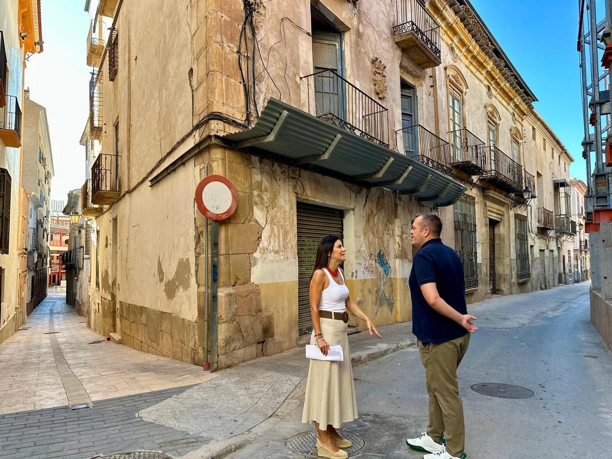 Hernández visitaba el inmueble de Selgas este lunes.
