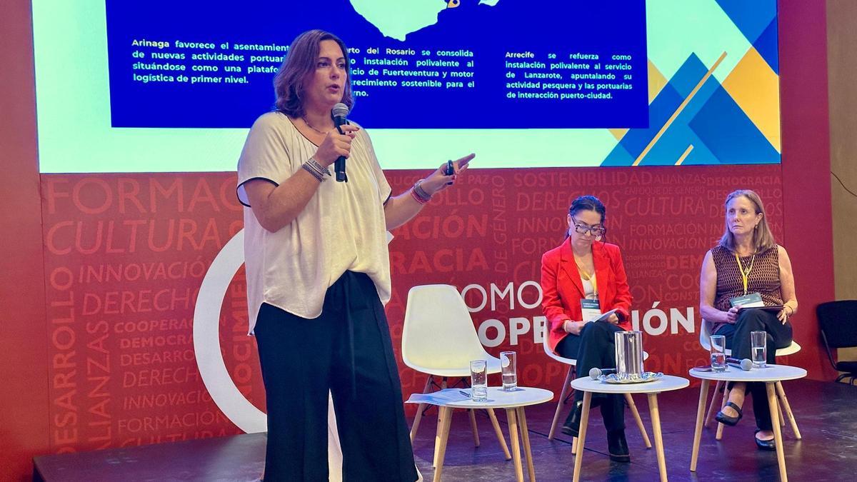 La presidenta de la Autoridad Portuaria, Beatriz Calzada, durante su intervención.