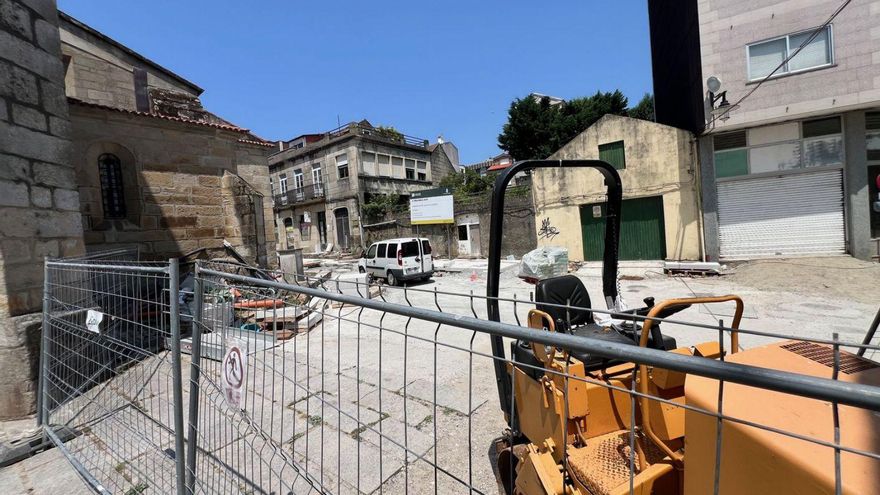 Obras en Rúa da Estrela, en el entorno de la excolegiata de Cangas. | G. Núñez