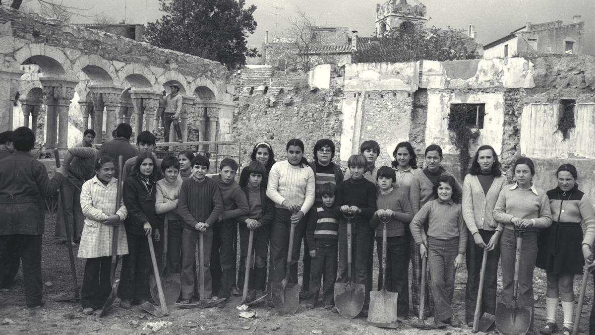 Infants que van participar en la neteja el 1975