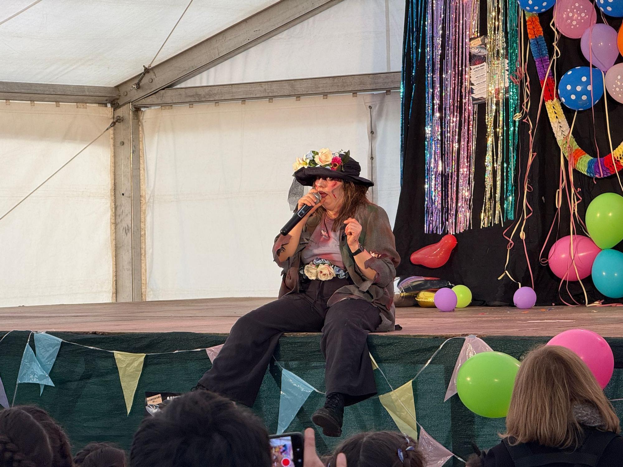 Lugones despide con desfile, música y chocolatada su carnaval