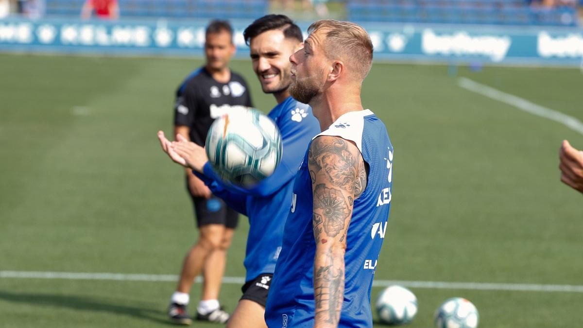 Guidetti y Lucas Pérez, durante un entrenamiento en su etapa en el Alavés