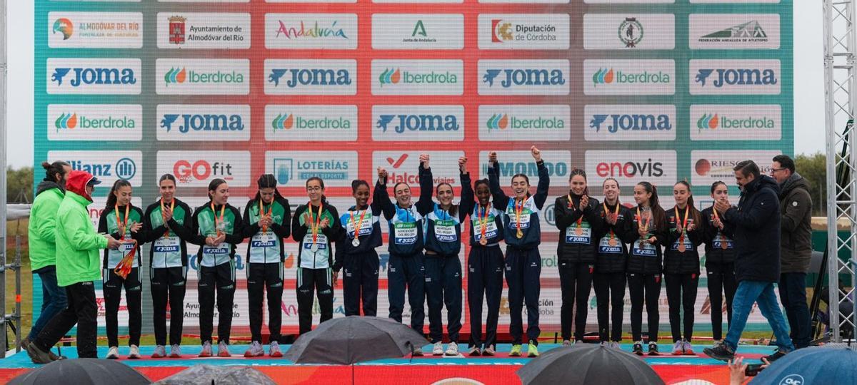 El equipo gallego sub20 femenino celebra su primer puesto.