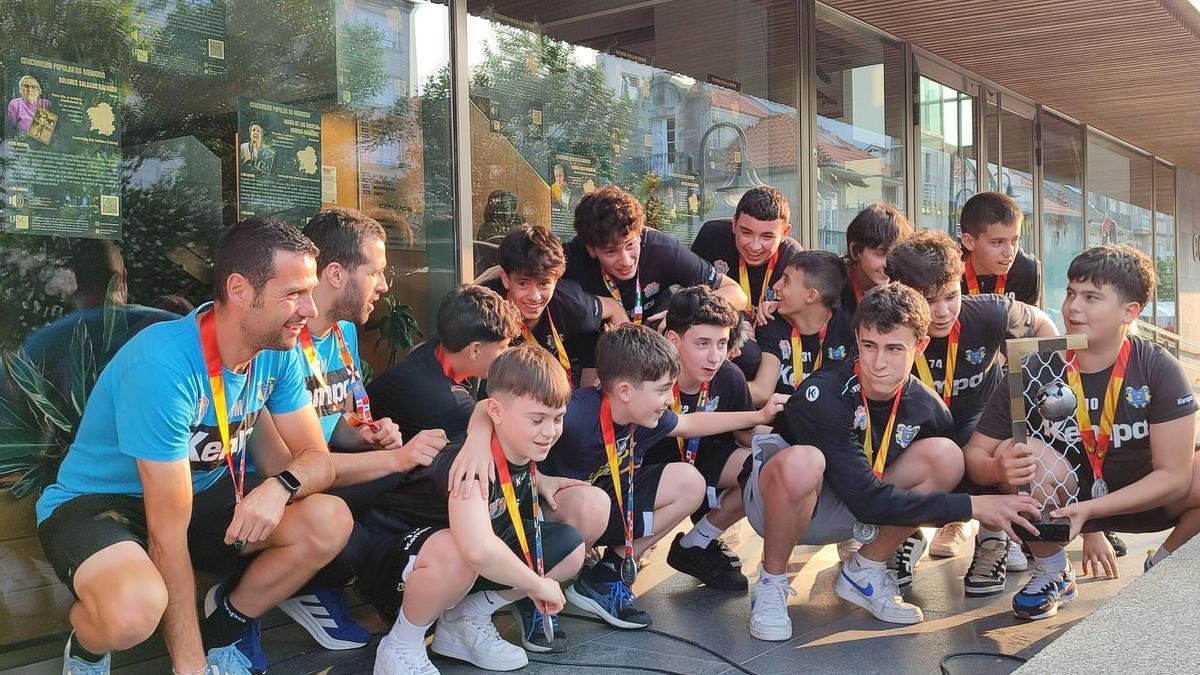 Recepción al As Casiñas Luceros en Cangas tras colgarse la medalla de subcampeones de España