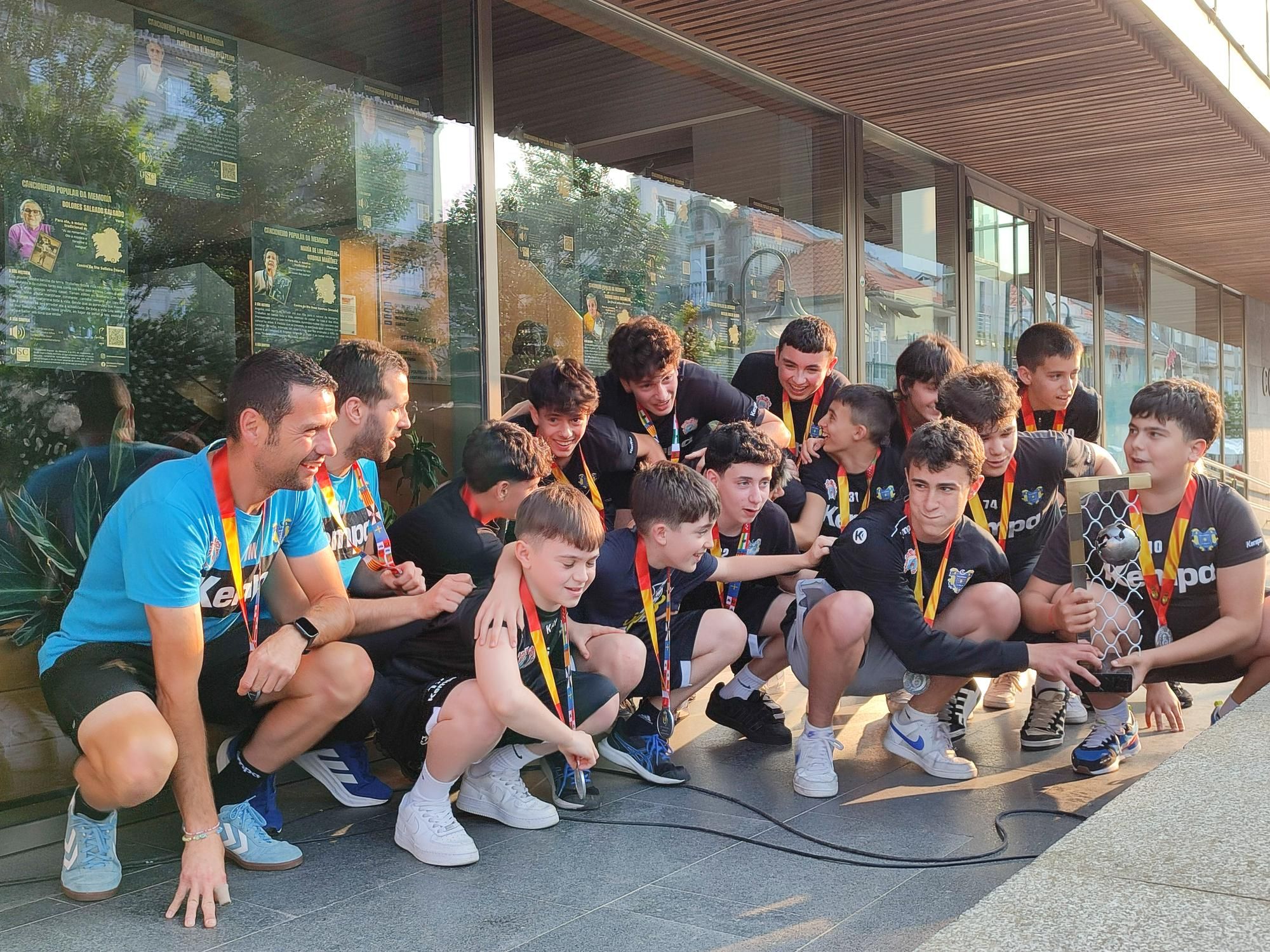 Recepción al As Casiñas Luceros en Cangas tras colgarse la medalla de subcampeones de España