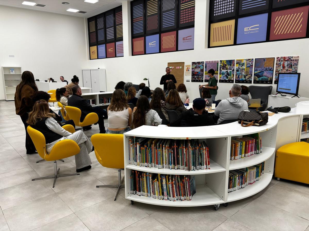 Primer encuentro del proyecto Enhebrando Barrios.