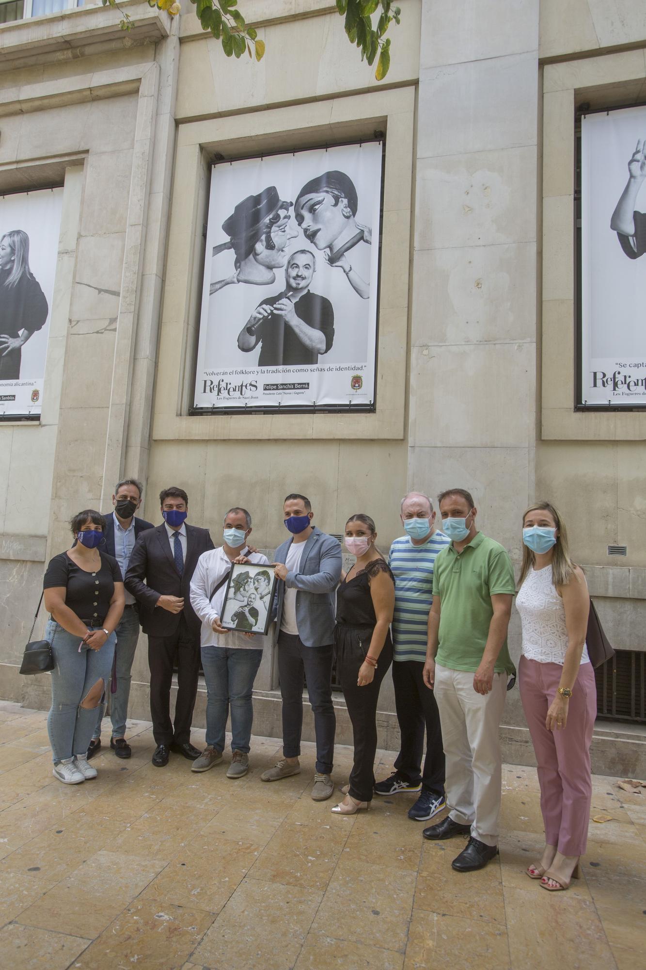 Homenaje a trece profesionales de las Hogueras en la muestra fotográfica "Referentes"