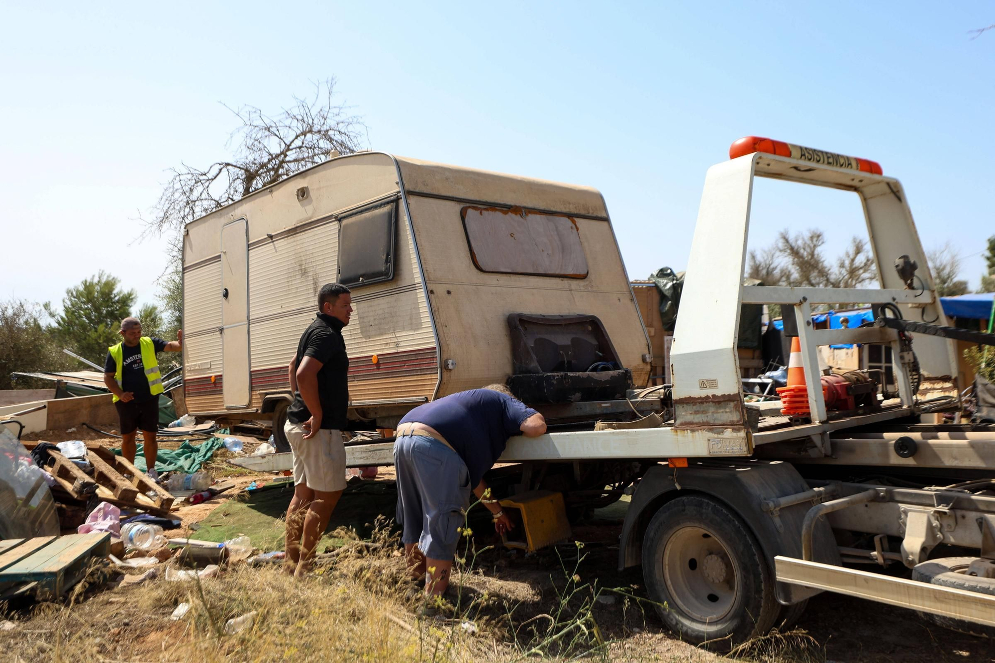 Todas las imágenes del desalojo de Can Rova 2 en Ibiza