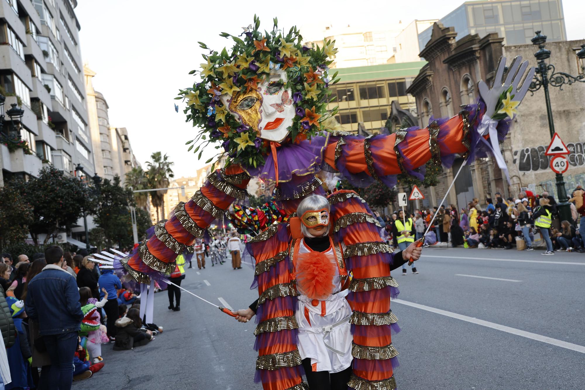 Máscaras, plumas y mucho brillo para disfrutar del fantástico mundo del entroido