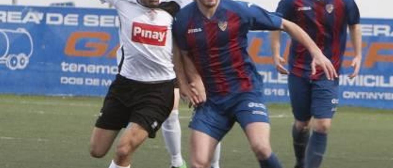 La UD Alzira confirma su mejoría al sumar un punto ante el gallito Ontinyent