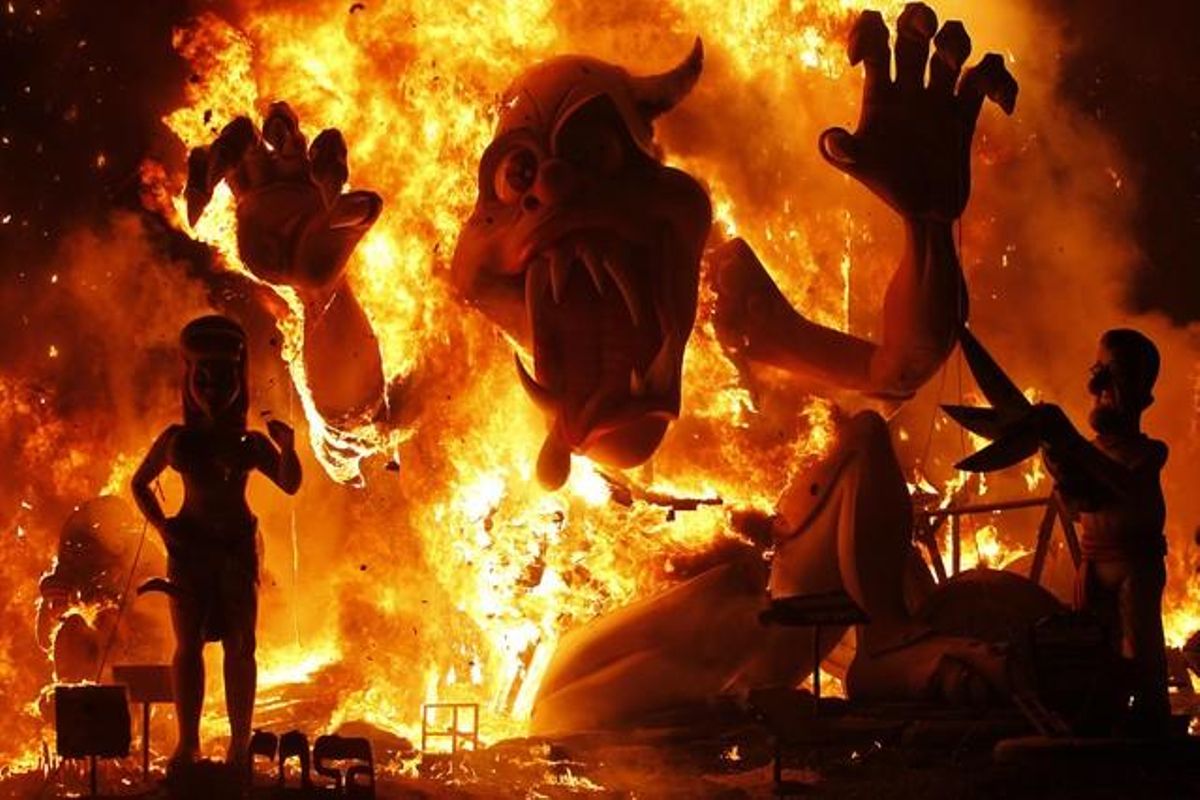 La Cremà posa fi a les festes valencianes la nit de Sant Josep.