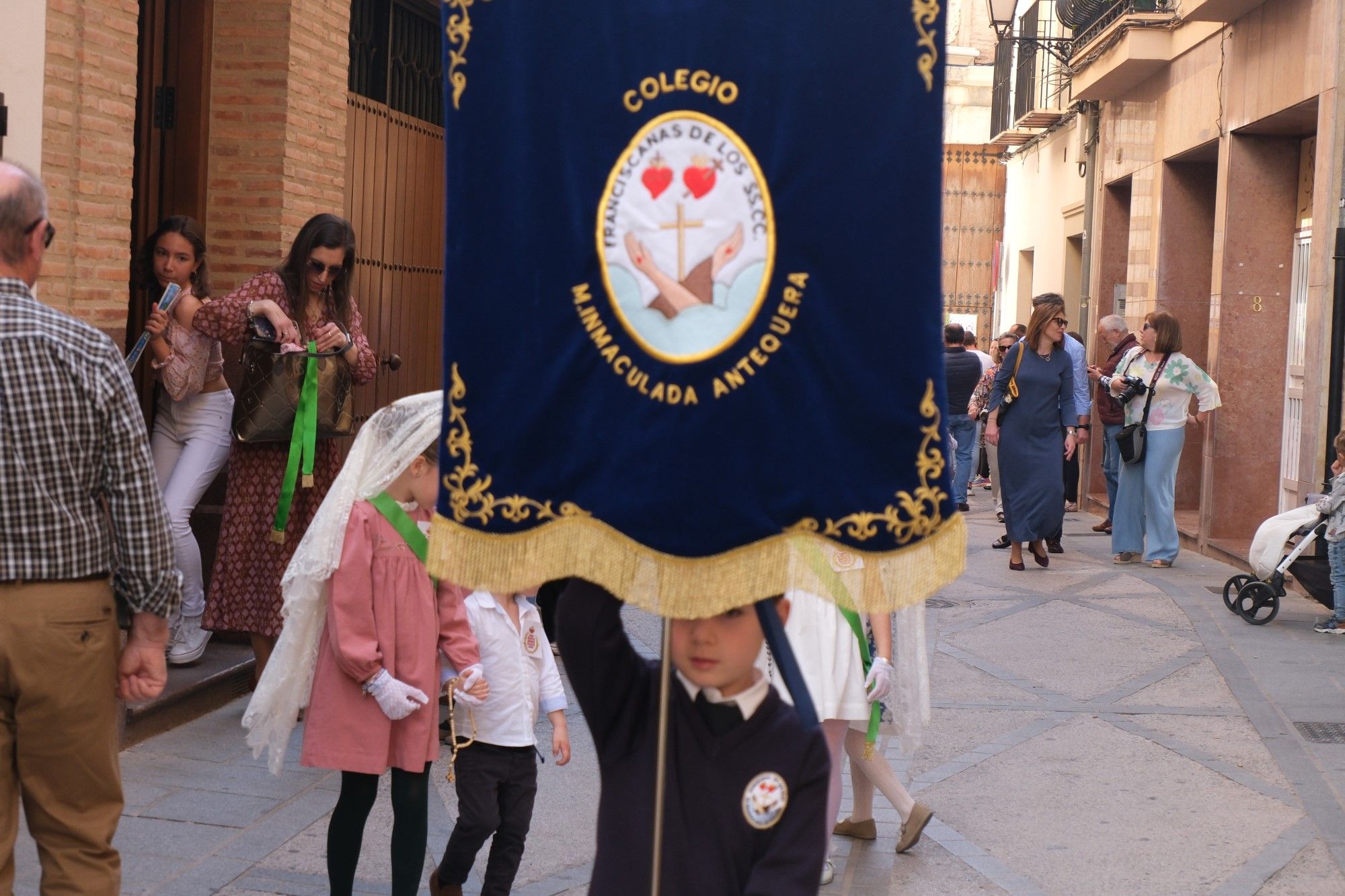 Concentración de tronos chicos en Antequera