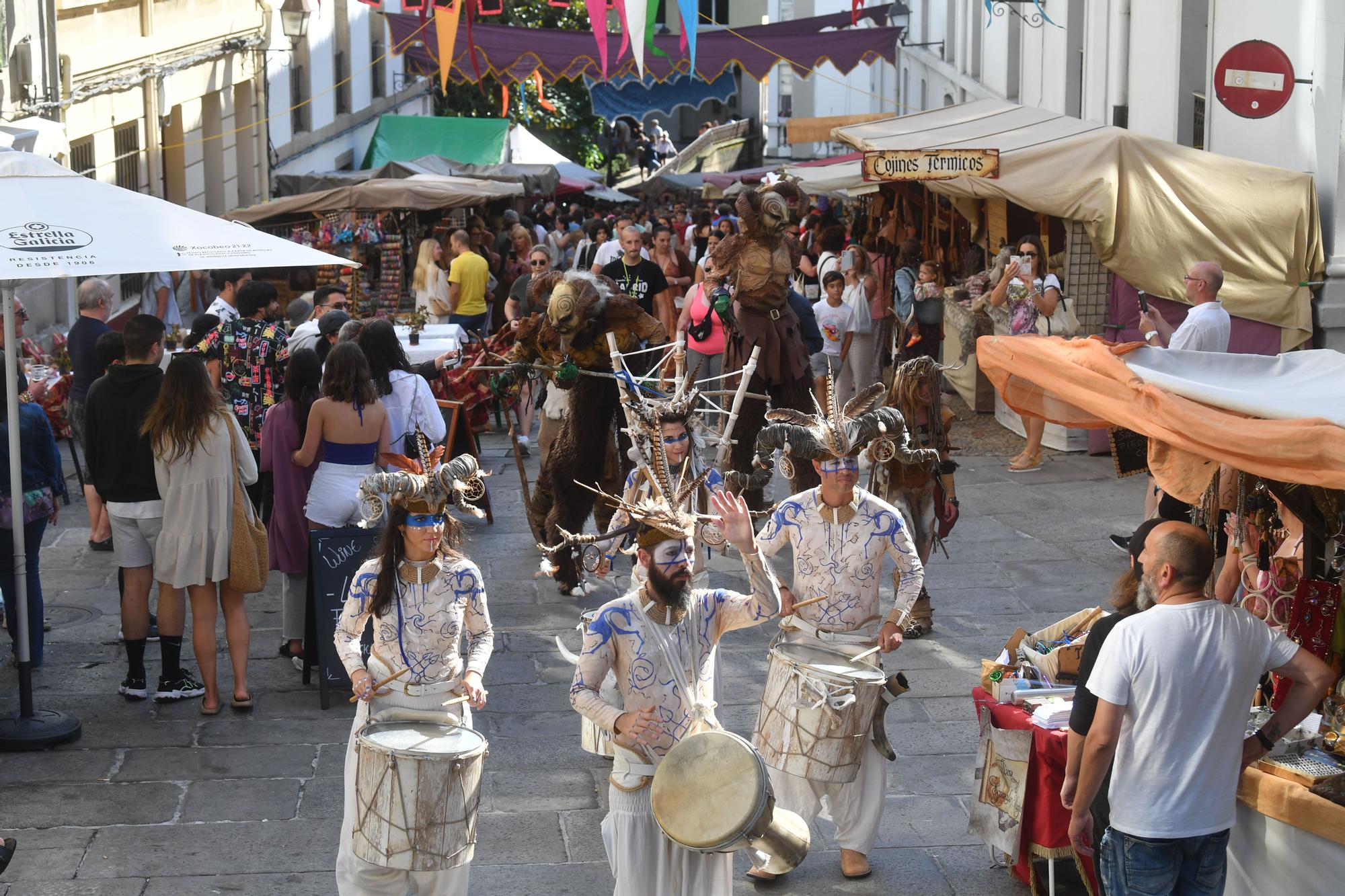 La Feira das Marabillas se despide de la Ciudad Vieja tras retomar la tradición medieval