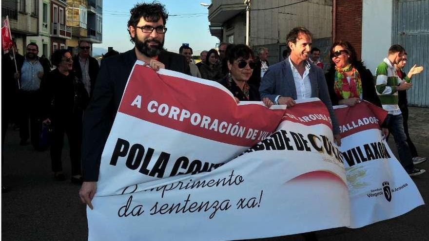 Todos los partidos políticos se unieron en defensa de la fábrica de Cuca en Vilaxoán.  // Iñaki Abella