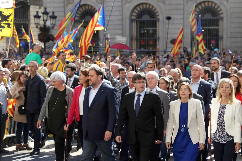 Manifestació d'alcaldes a favor del referèndum