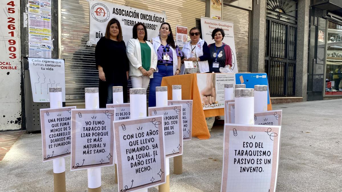 Stand de prevención al tabaco y a vaper en la calle Real.