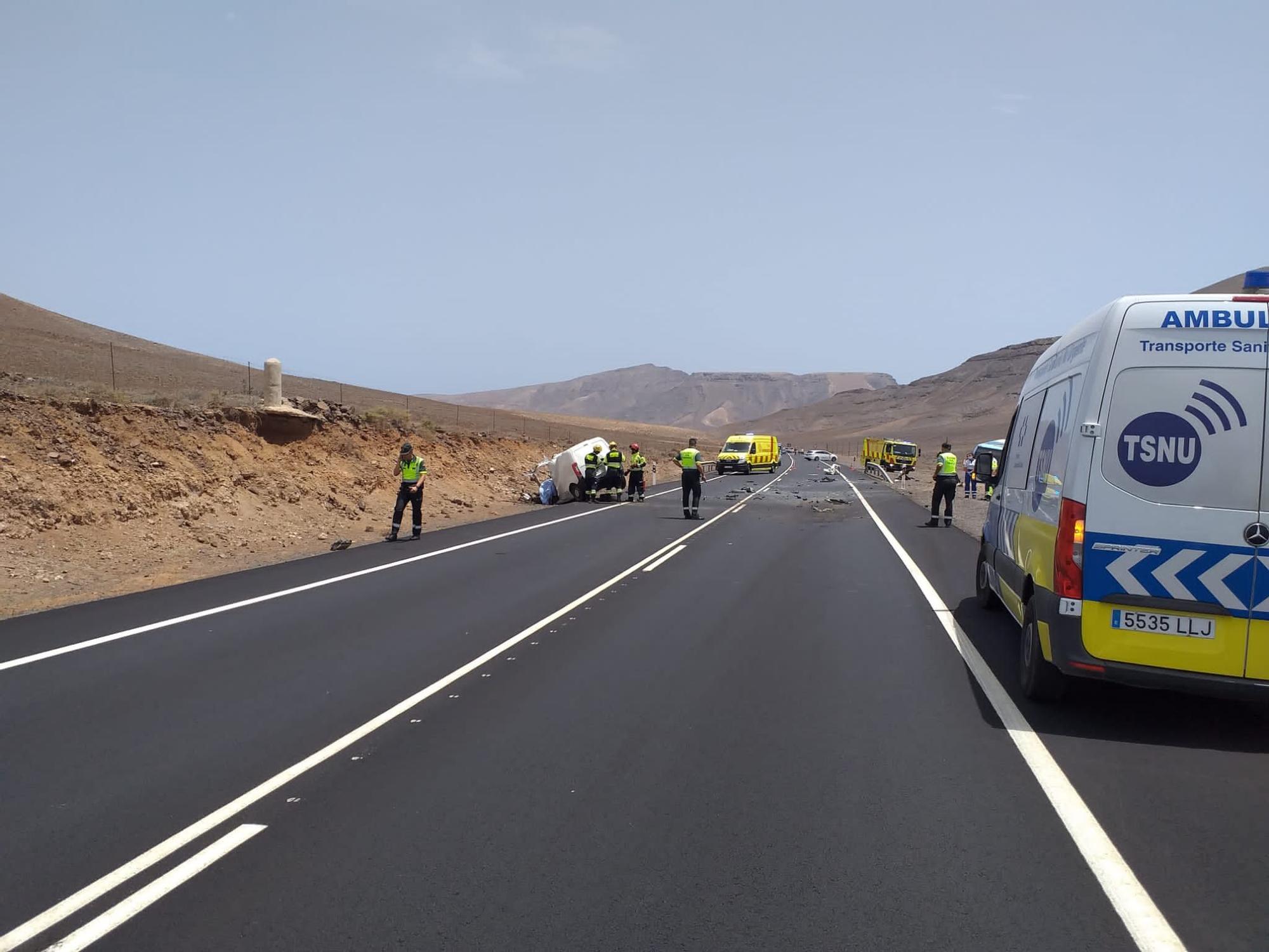 Colisión entre una furgoneta y una guagua en Fuerteventura