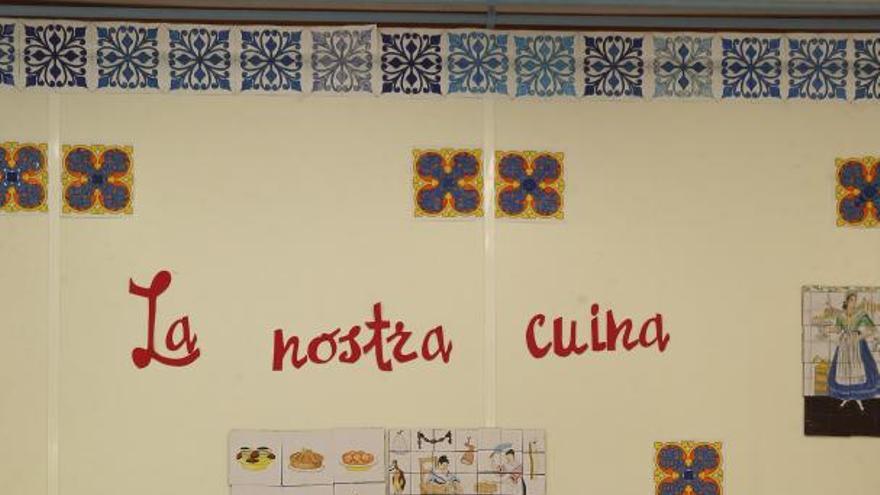 Mural d’Infantil que
simula un bodegó.  F.CALABUIG