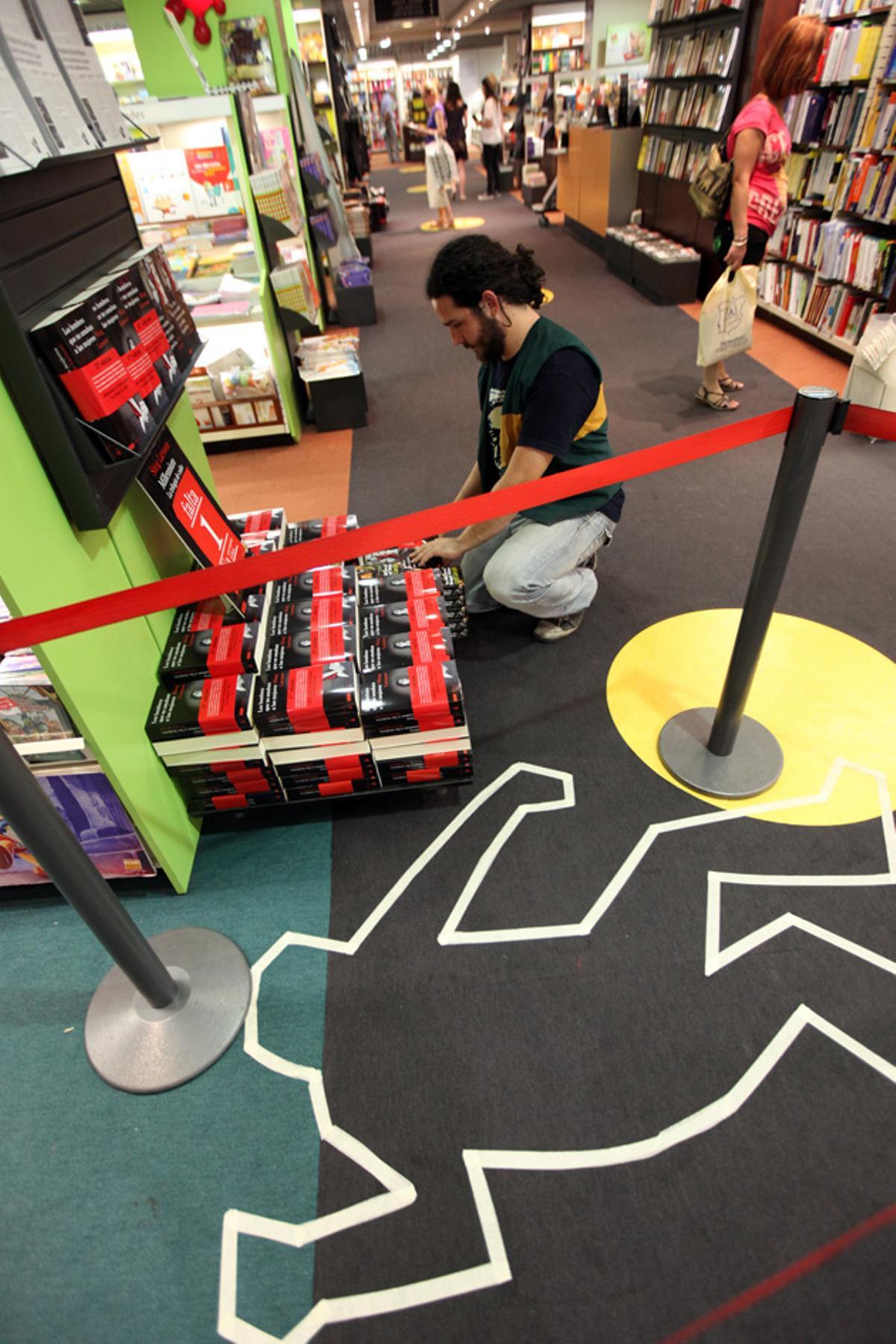 Interior de la tienda FNAC en la avenida de la Estación de Alicante en la que se venden abonos del Hércules.